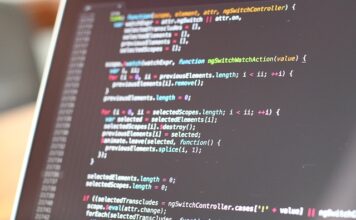 Czym się różni proces logistyczny od systemu logistycznego?
